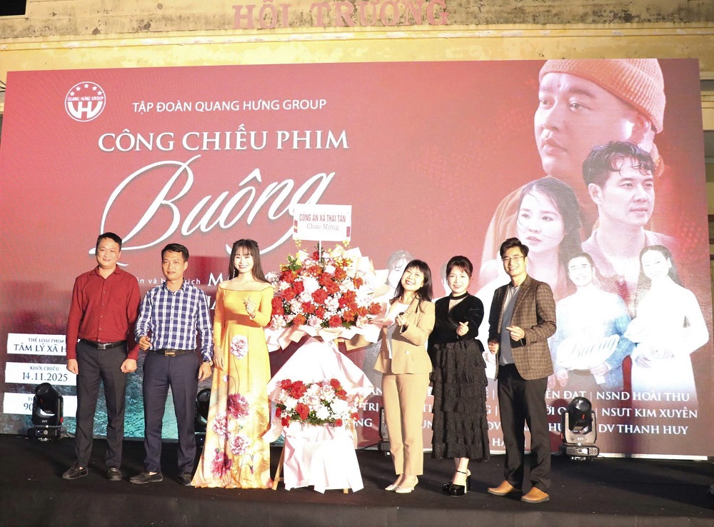 Công an xã Thái Tân phối hợp tổ chức công chiếu bộ phim “Buông”, lan tỏa giá trị nhân văn tới Nhân dân